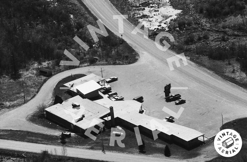Travler Motel - Restaurant - 1990 Aerial